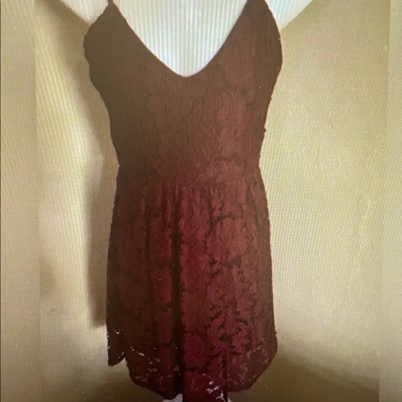 Elegant Burgundy Lace Dress - Picture 1 of 1